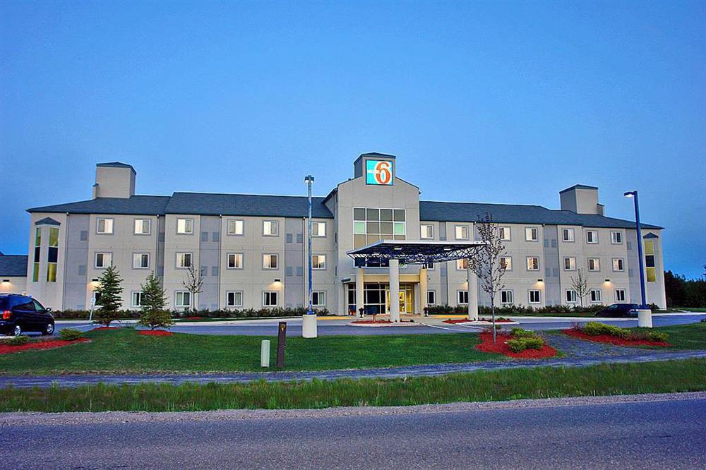 Days Inn By Wyndham Stony Plain Zewnętrze zdjęcie